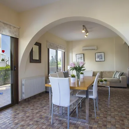 Imagine Your Family Renting This Contemporary Style Villa, Protaras Villa 1466 빌라 *