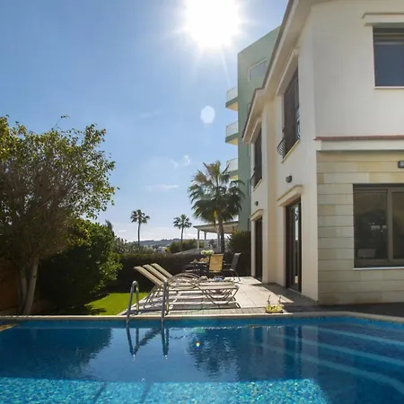 Imagine Your Family Renting This Contemporary Style Villa, Protaras Villa 1466 빌라 프로타라스